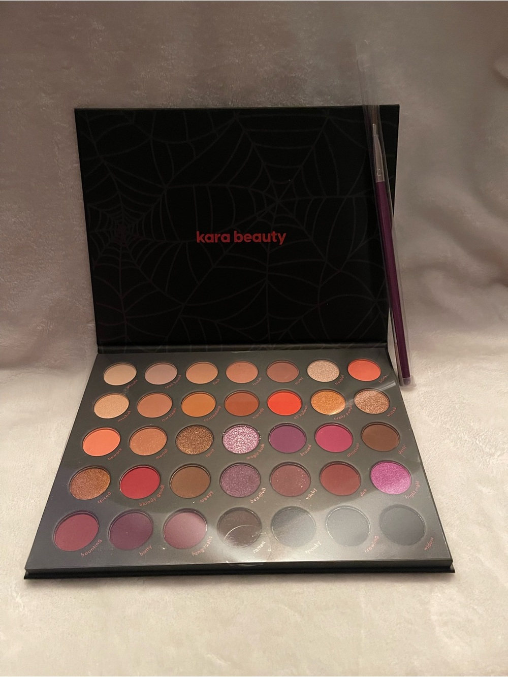 Kara Beauty Eyeshadow Palette — Black